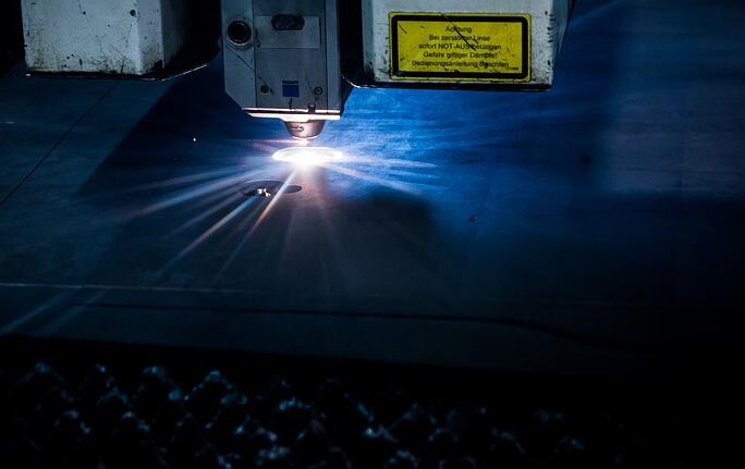 臺式數(shù)控激光切割機(jī)有什么優(yōu)勢？